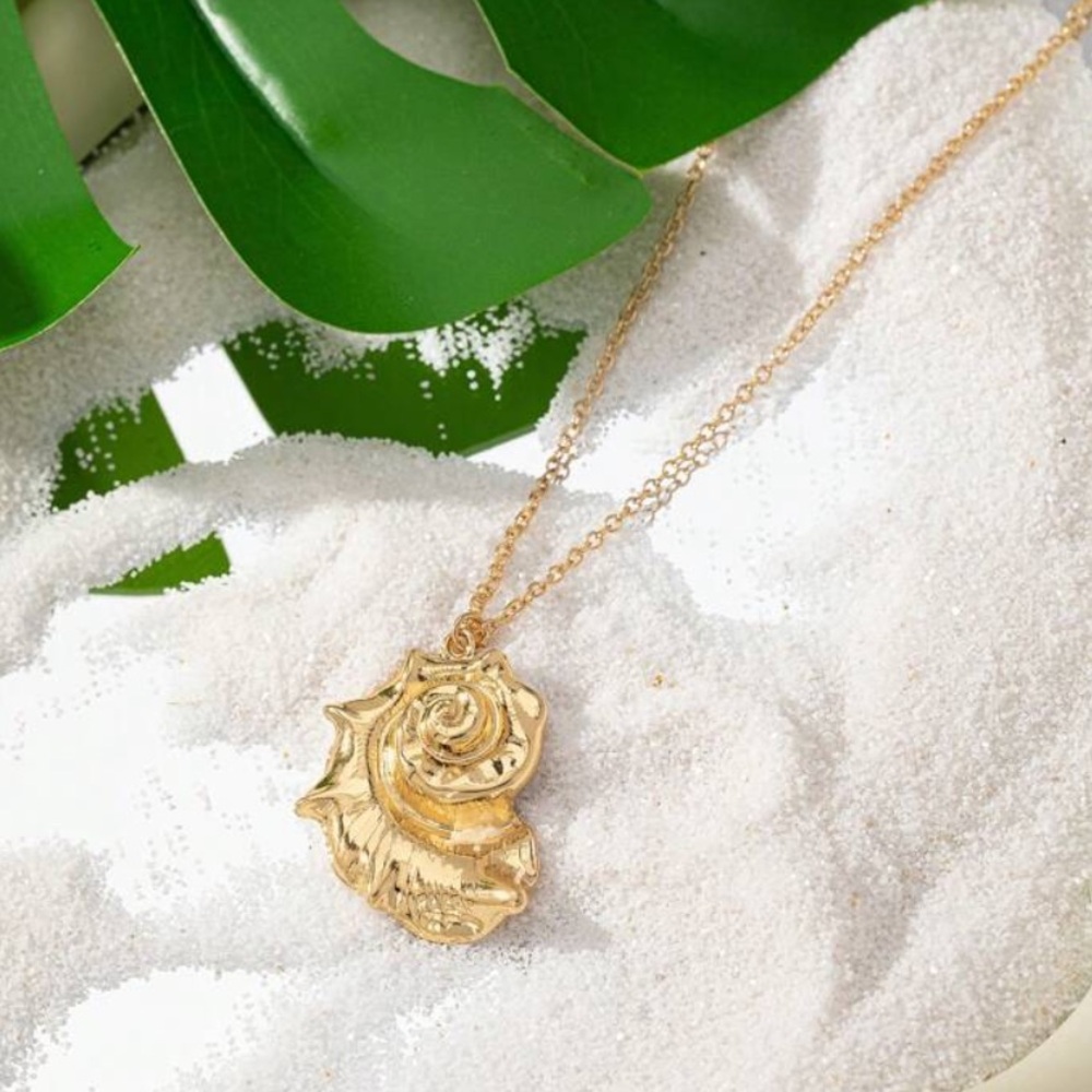 Golden Shell Necklace - Picture 6 of 7